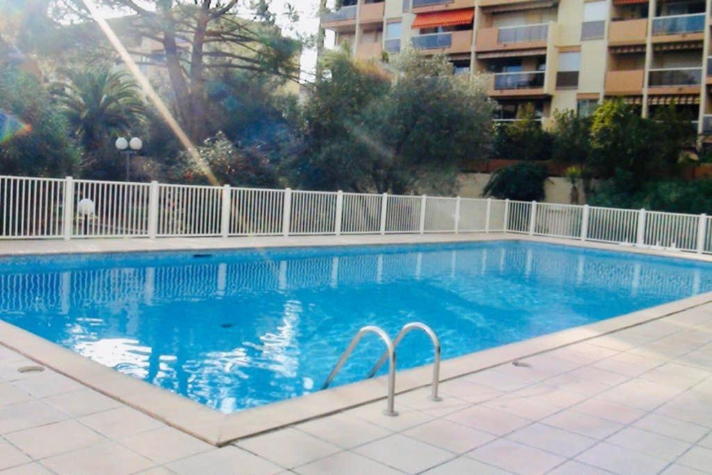 Studio Centre De Hyeres Pour 4 Personnes Piscine Et Tennis Екстериор снимка